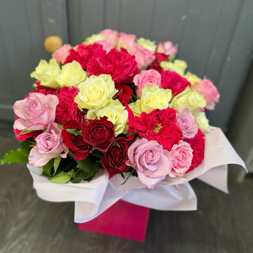 60 mixed roses