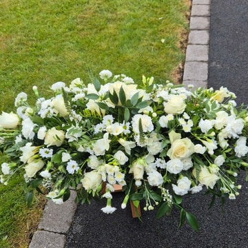 White 4ft coffin spray