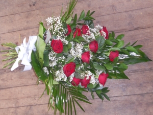 12 red rose tied sheaf