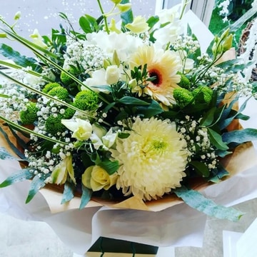 Neutral bouquets