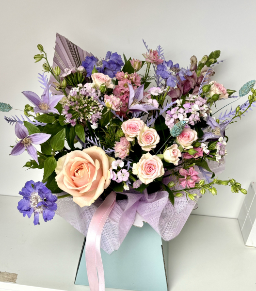 Pastel bouquet gift box