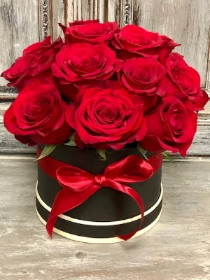 12 red roses hat box