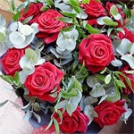 12 red roses in handtied