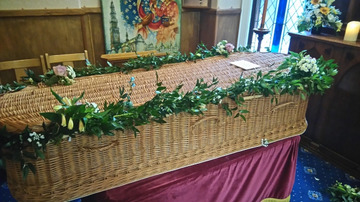 Coffin garlanding