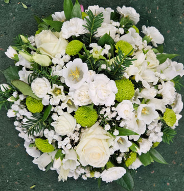 White classic posy