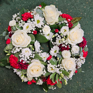 Red-white rose wreath