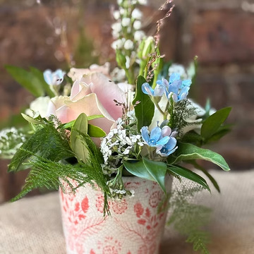 Mini seasonal arrangement