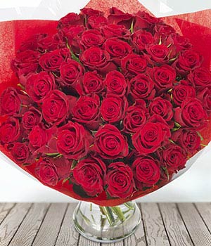 50 red roses