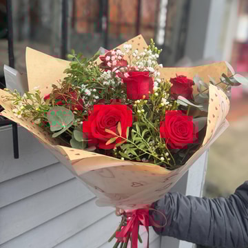 6 x red rose hand tied