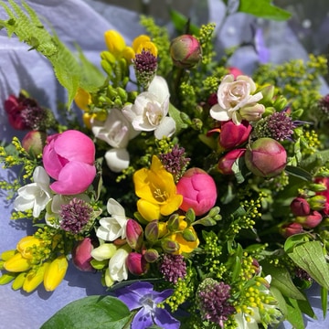 Seasonal florists choice