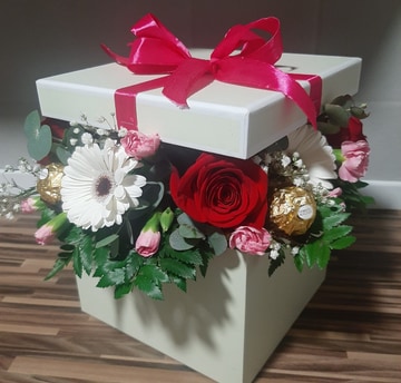 Surprise hergift box