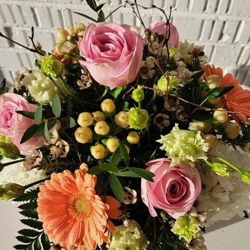 Deluxe hatbox arrangement
