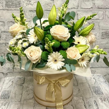 Luxury hat box handtied