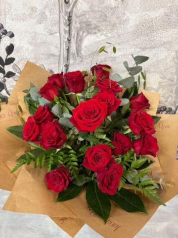 18 red roses