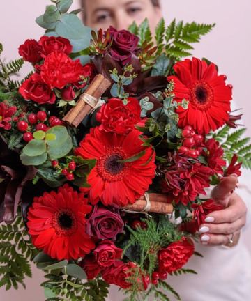 Red christmas bouquet