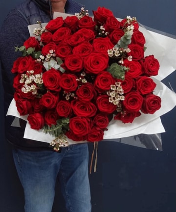50 red roses bouquet