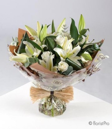 Rose-lily-kiss