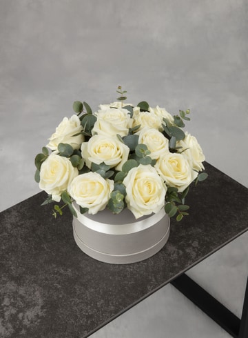 White-rose-hatbox