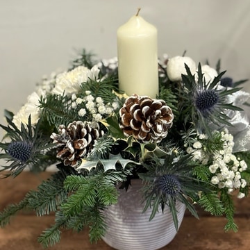 Christmas candle arrangement