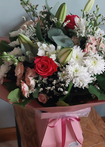 Red rose-lily bouquet