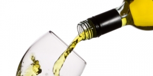 Bottle-white-wine