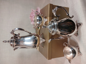 Stunning antique 4-piece