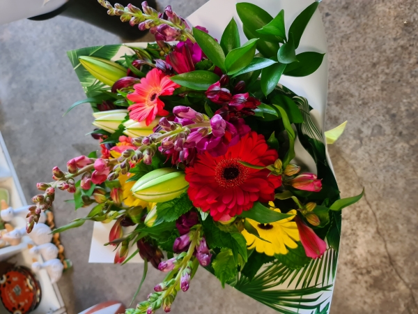 Vibrant-handtied