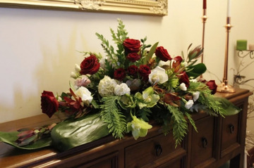 Red-white-funeral-spray
