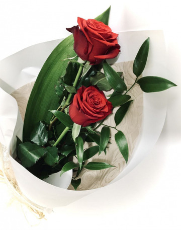Valentines-2-red-roses