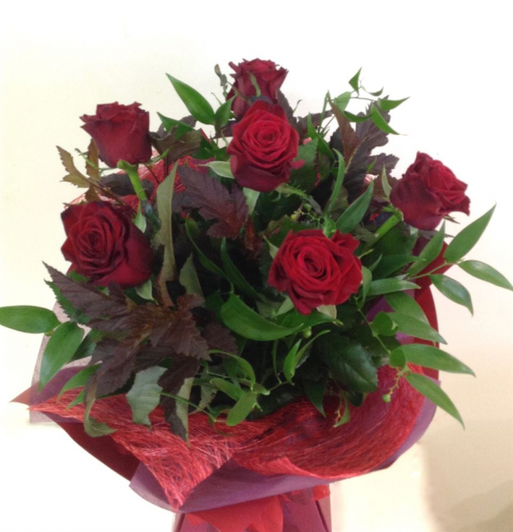 Valentines-half-dozen-red-roses