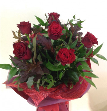 Valentines-half-dozen-red-roses