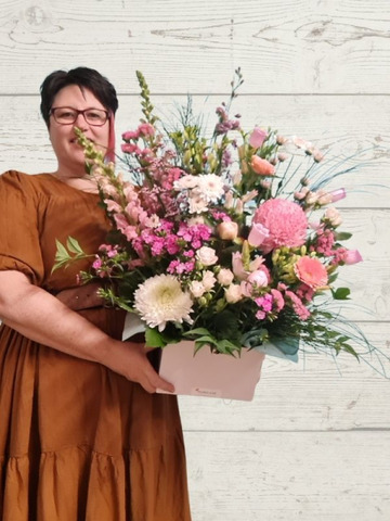 Pastel-floral-arrangement