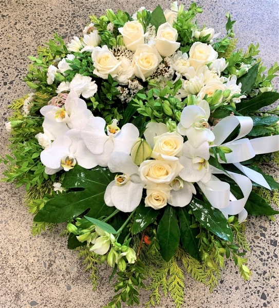White-fresh-floral-wreath