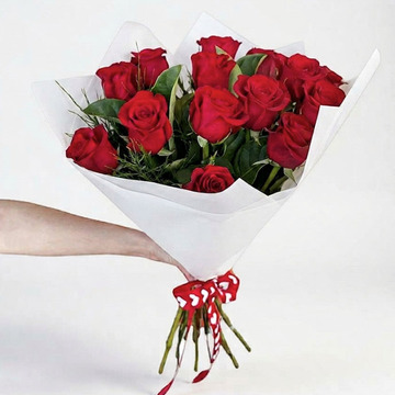 12 red roses
