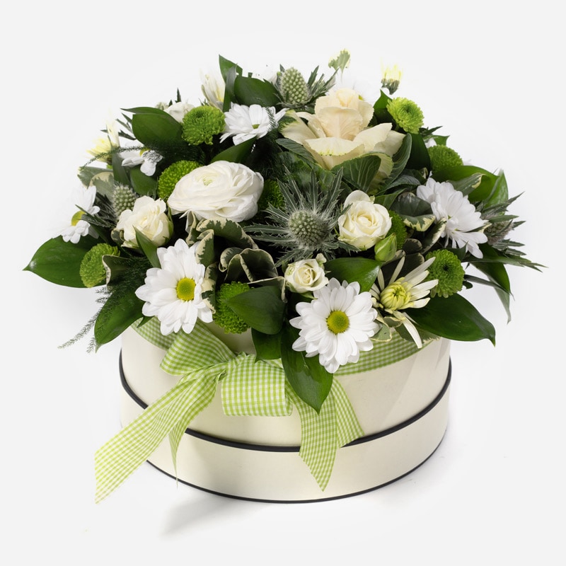 white-and-cream-hat-box-arrangement-with-roses-and-gerberas-1