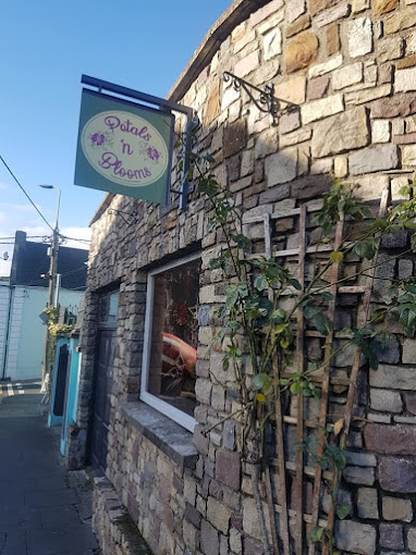 Image of Petals n Blooms shop front