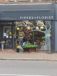 Image of Pipers the Florist shop front