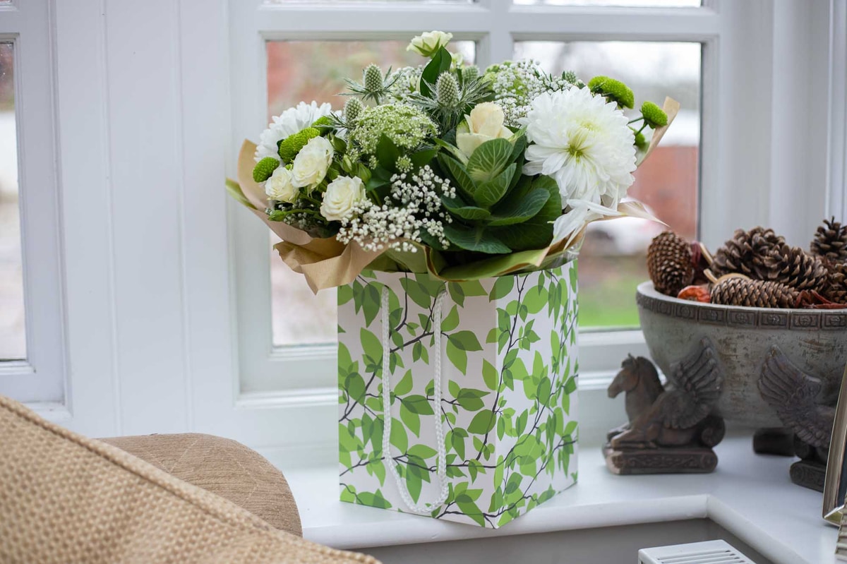 Bouquet in green and white for a sentimental occasion