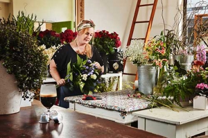 Image of Victoria Park Flowers shop front